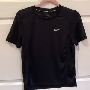 SOLD Nike | quick dry running top (S)